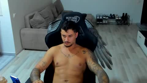 Snapshot of jonnyporn1 chatting on 10-11-25, 05:39 jonnyporn1 online show from 10-11-25, 05:39