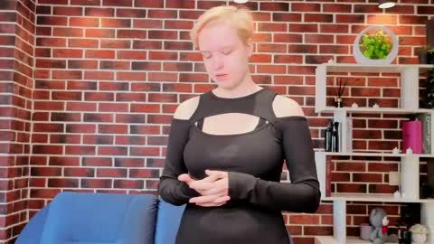 Ellie online show from 05-17-26, 08:12