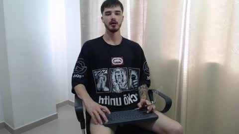 Snapshot of joseh0se chatting on 02-08-26, 12:52 alejandro online show from 02-08-26, 12:52