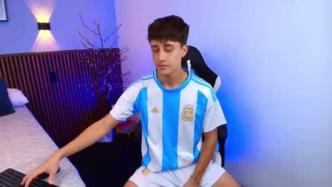 Snapshot of joseloevans chatting on 01-01-25, 11:18 Joselo online show from 01-01-25, 11:18