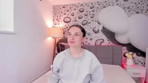Josephine online show from 04-10-26, 12:21