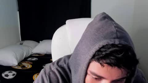 Snapshot of joshmiller_ chatting on 12-11-24, 11:21 Josh online show from 12-11-24, 11:21