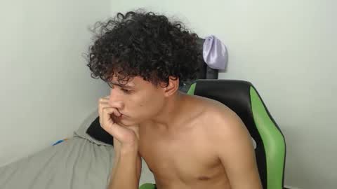 Snapshot of josue_skinny chatting on 03-21-26, 08:19 JOSUE online show from 03-21-26, 08:19