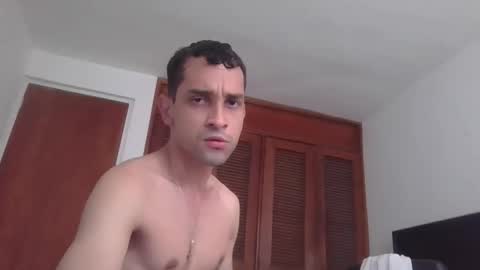 Snapshot of jovenvergonguapo09 chatting on 11-21-25, 01:21 Van Helsing online show from 11-21-25, 01:21