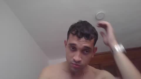 Snapshot of jovenvergonguapo09 chatting on 11-23-25, 09:03 Van Helsing online show from 11-23-25, 09:03