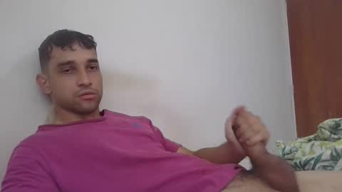 Snapshot of jovenvergonguapo09 chatting on 12-15-25, 01:48 Van Helsing online show from 12-15-25, 01:48