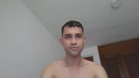 Snapshot of jovenvergonguapo09 chatting on 12-19-25, 12:12 Van Helsing online show from 12-19-25, 12:12