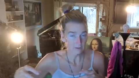 Snapshot of jpsunflower chatting on 11-18-25, 04:22 JP Sunflower Angel Love online show from 11-18-25, 04:22