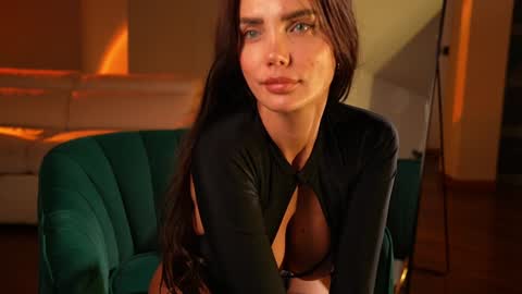 Snapshot of jseductiveart chatting on 01-05-25, 10:50 Jennifer Diaz online show from 01-05-25, 10:50