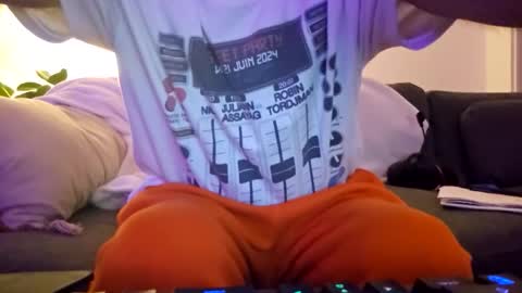 ju537705 online show from 10-03-25, 05:04