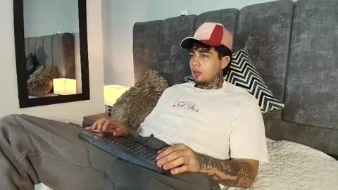 juan_alvarez18 online show from 01-09-26, 03:42