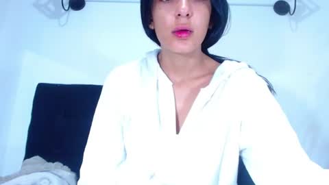 Snapshot of juan_and_luciana chatting on 06-18-26, 11:58 online show from 06-18-26, 11:58