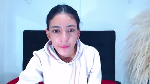 Snapshot of juan_and_luciana chatting on 06-26-26, 11:47 online show from 06-26-26, 11:47