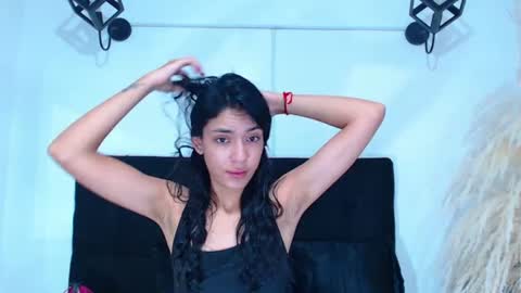 Snapshot of juan_and_luciana chatting on 06-30-26, 11:44 online show from 06-30-26, 11:44