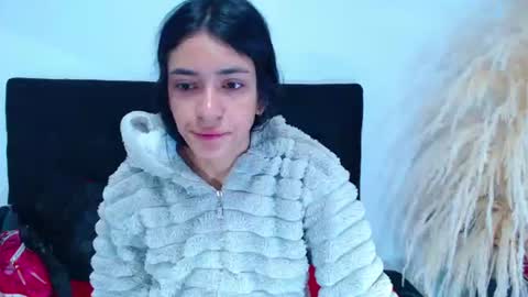 Snapshot of juan_and_luciana chatting on 07-01-26, 11:45 online show from 07-01-26, 11:45