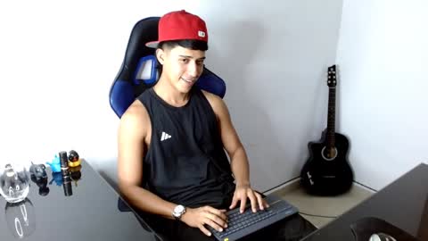 Snapshot of juan_da01 chatting on 12-13-24, 02:10 JuanDa online show from 12-13-24, 02:10