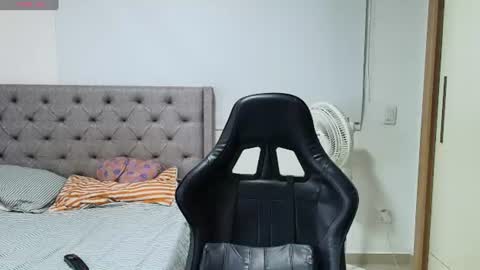 juan_gomez_1 online show from 06-22-26, 05:04