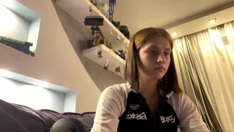 Lola online show from 11-01-25, 04:09