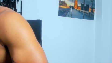 Juan Esteban online show from 10-13-25, 05:07