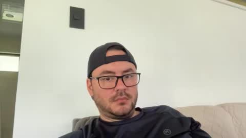 juanchom online show from 10-23-25, 03:11