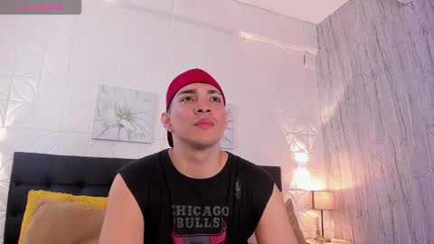 Snapshot of juandiamonds chatting on 11-21-25, 01:32 Juan David online show from 11-21-25, 01:32