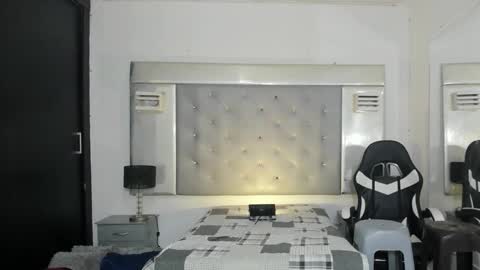 Juan Diego Uribe online show from 02-26-25, 04:03