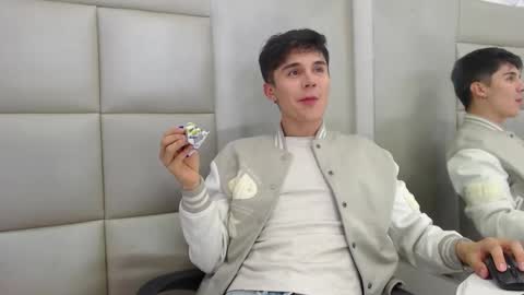 Snapshot of juangomm chatting on 12-15-25, 03:55 JuanGomm online show from 12-15-25, 03:55