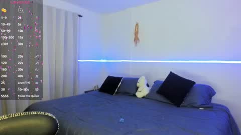 Blue online show from 03-10-25, 04:57