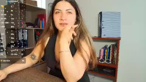 Snapshot of juanitablue chatting on 06-13-26, 05:55 Blue online show from 06-13-26, 05:55