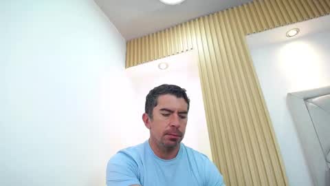 Snapshot of juank_fit45 chatting on 04-24-26, 01:02 Juan k online show from 04-24-26, 01:02