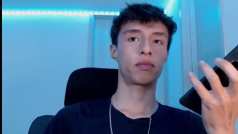 Snapshot of juanmres chatting on 10-15-25, 01:06 juanmres online show from 10-15-25, 01:06