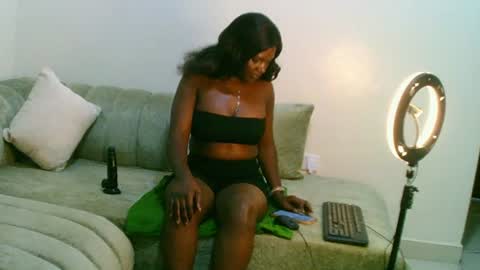 Snapshot of juicepussy16 chatting on 06-15-26, 05:37 Juicepussy online show from 06-15-26, 05:37