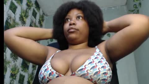 Snapshot of juicy_gold22 chatting on 02-19-25, 08:22 Mariagold online show from 02-19-25, 08:22