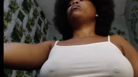 Snapshot of juicy_gold22 chatting on 02-23-25, 07:33 Mariagold online show from 02-23-25, 07:33