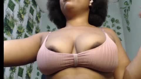 Snapshot of juicy_gold22 chatting on 03-02-25, 06:59 Mariagold online show from 03-02-25, 06:59