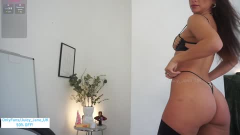 Snapshot of juicy_jane_uk chatting on 09-11-25, 08:58 online show from 09-11-25, 08:58