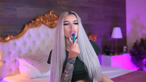 Snapshot of juicy_jessye chatting on 10-10-25, 07:46 Jessye online show from 10-10-25, 07:46