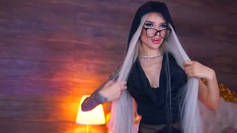 Snapshot of juicy_jessye chatting on 02-12-26, 08:59 Jessye online show from 02-12-26, 08:59