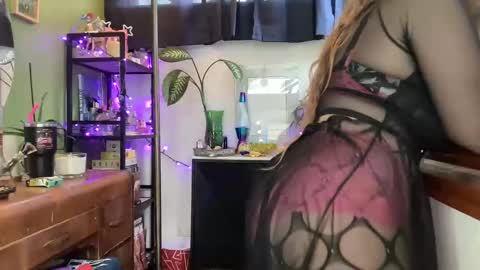 Snapshot of juicy_jussy chatting on 05-15-26, 08:16 juicy_jussy online show from 05-15-26, 08:16