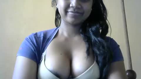 Snapshot of juicy_pretty chatting on 09-18-25, 08:05 stellah online show from 09-18-25, 08:05