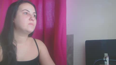 Snapshot of juicy_pussy96 chatting on 12-19-25, 01:40 Anne online show from 12-19-25, 01:40