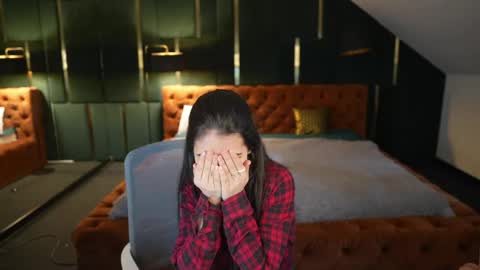 Snapshot of juicy_secrets_054 chatting on 05-04-26, 10:22 Elza online show from 05-04-26, 10:22