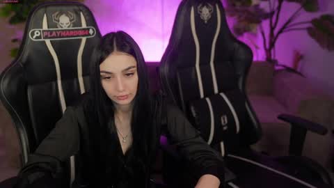 Snapshot of juicy_secrets_054 chatting on 05-06-26, 10:42 Elza online show from 05-06-26, 10:42