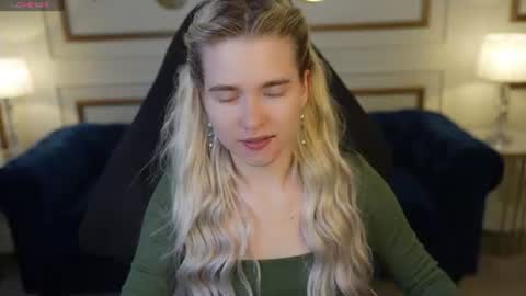 Snapshot of juicy_secrets_054 chatting on 07-10-26, 10:29 Elza online show from 07-10-26, 10:29