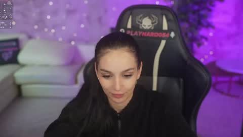 Snapshot of juicy_secrets_054 chatting on 07-18-26, 02:43 Elza online show from 07-18-26, 02:43