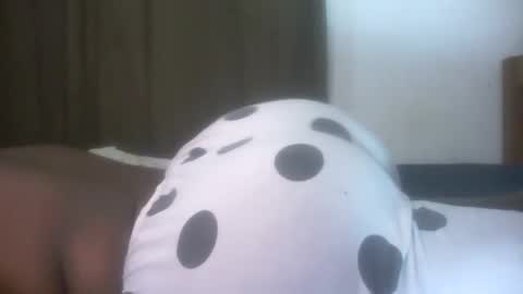 Snapshot of juicybooty_001 chatting on 01-14-25, 04:15 Sweetass online show from 01-14-25, 04:15