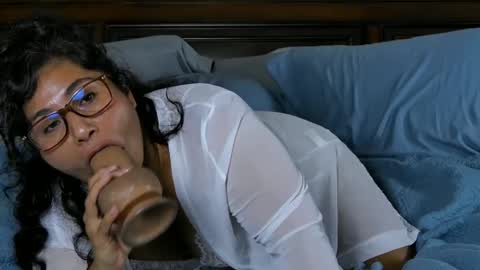 Snapshot of juicyteacher chatting on 09-30-25, 03:11 Juicy Teacher online show from 09-30-25, 03:11