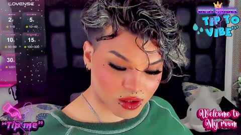 Snapshot of jujubee_lander chatting on 12-12-24, 01:49 Jujubee online show from 12-12-24, 01:49