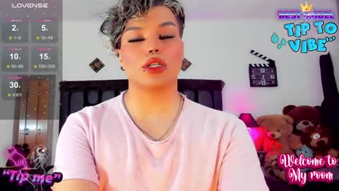 Snapshot of jujubee_lander chatting on 12-12-24, 05:37 Jujubee online show from 12-12-24, 05:37