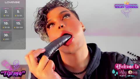 Snapshot of jujubee_lander chatting on 12-14-24, 04:20 Jujubee online show from 12-14-24, 04:20